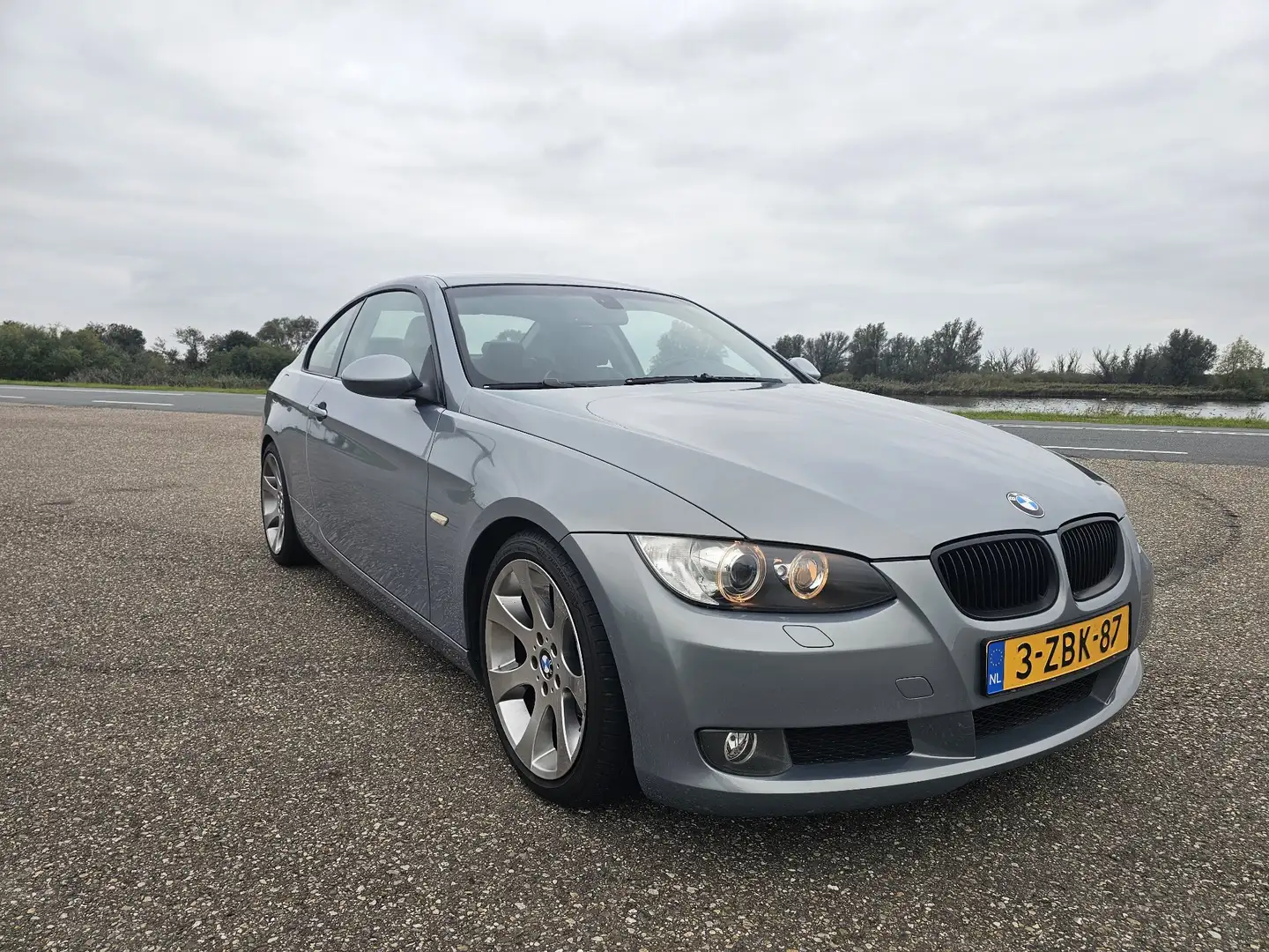 BMW 320 320i Coupe E92 - 1