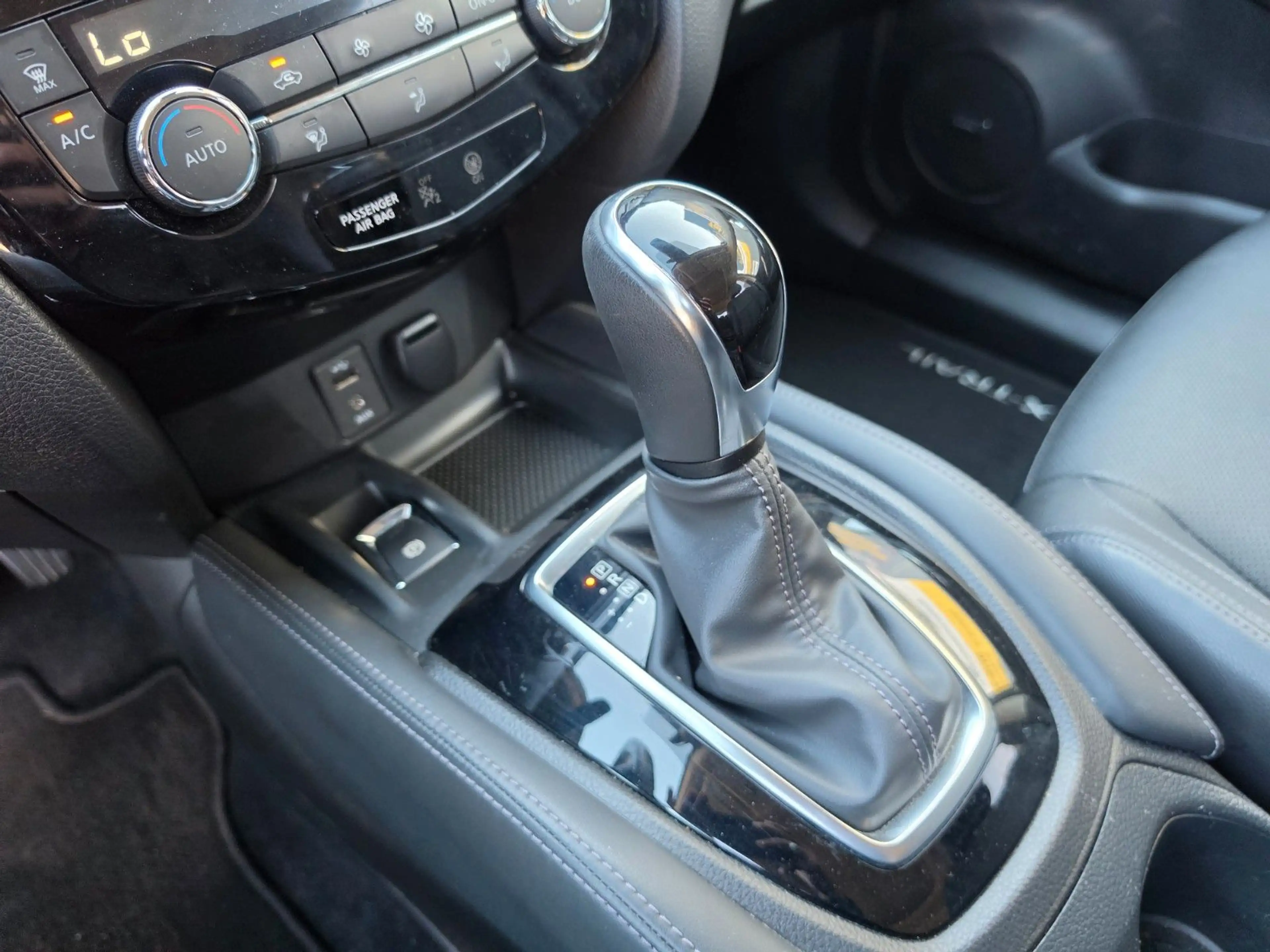 Nissan X-Trail Tekna Vollausstattung 58Tkm — photo 24