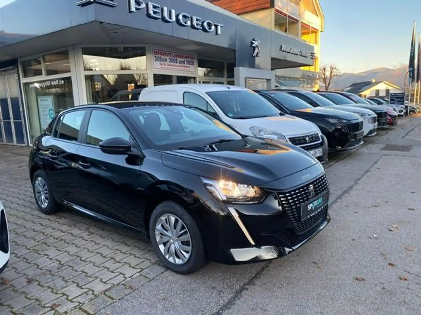 Peugeot 208 Active PureTech 75 Schwarz - 1