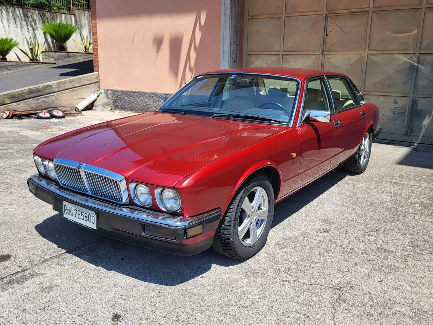 Jaguar XJ40 - 1