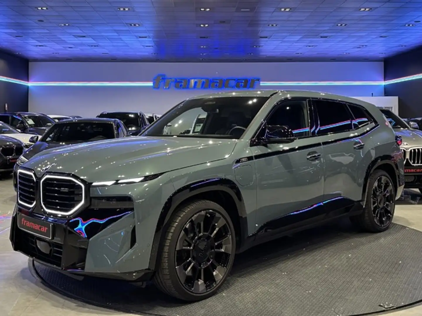 BMW XM Grün - 1