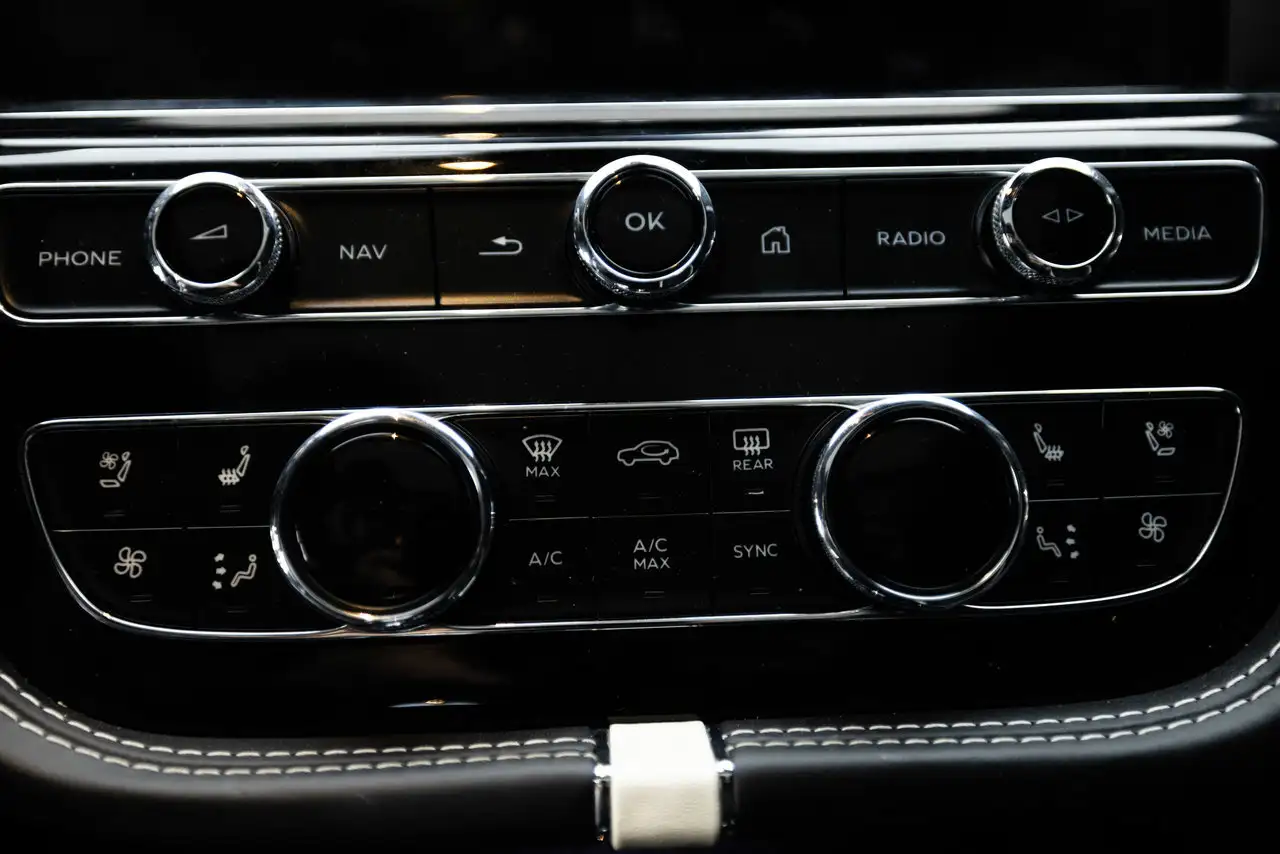 Bentley Bentayga снимка Bentley Bentayga