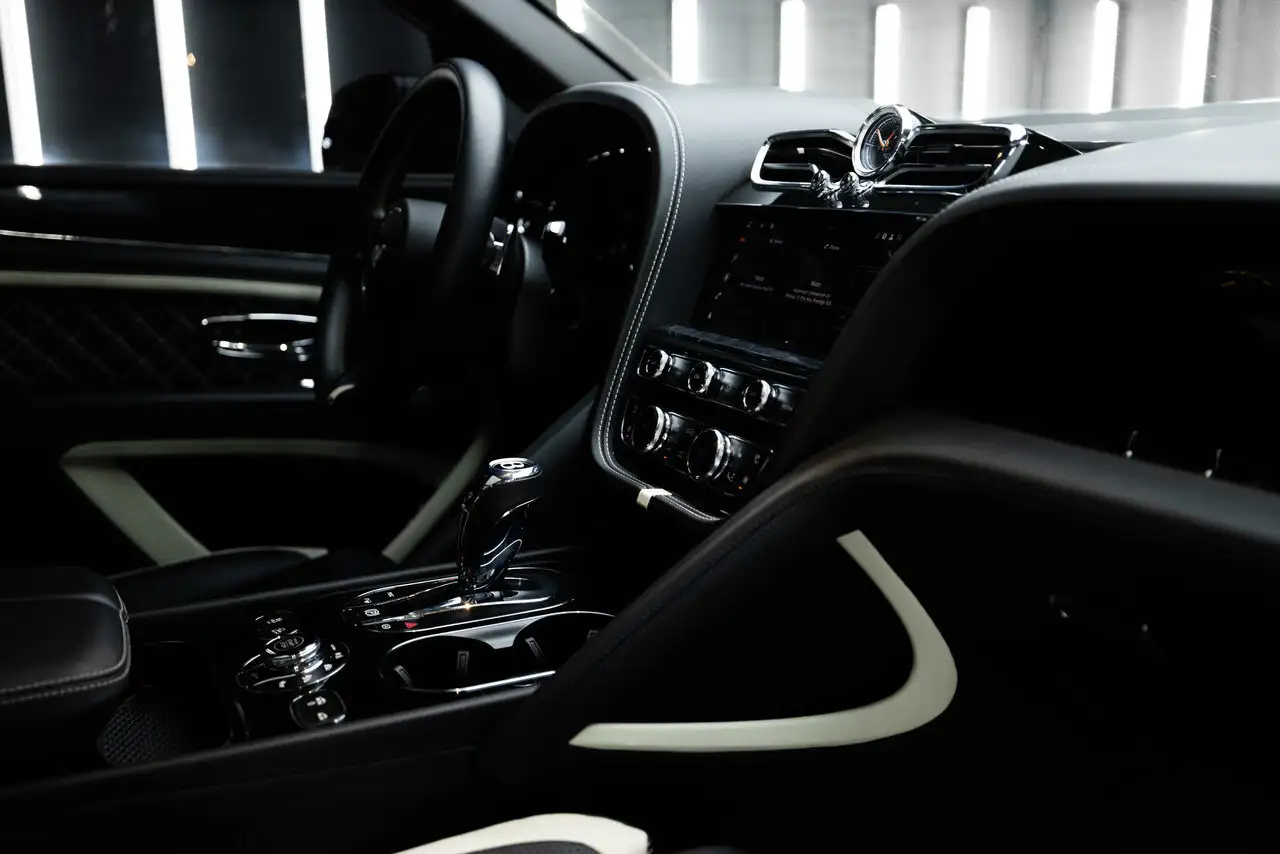 Bentley Bentayga снимка Bentley Bentayga