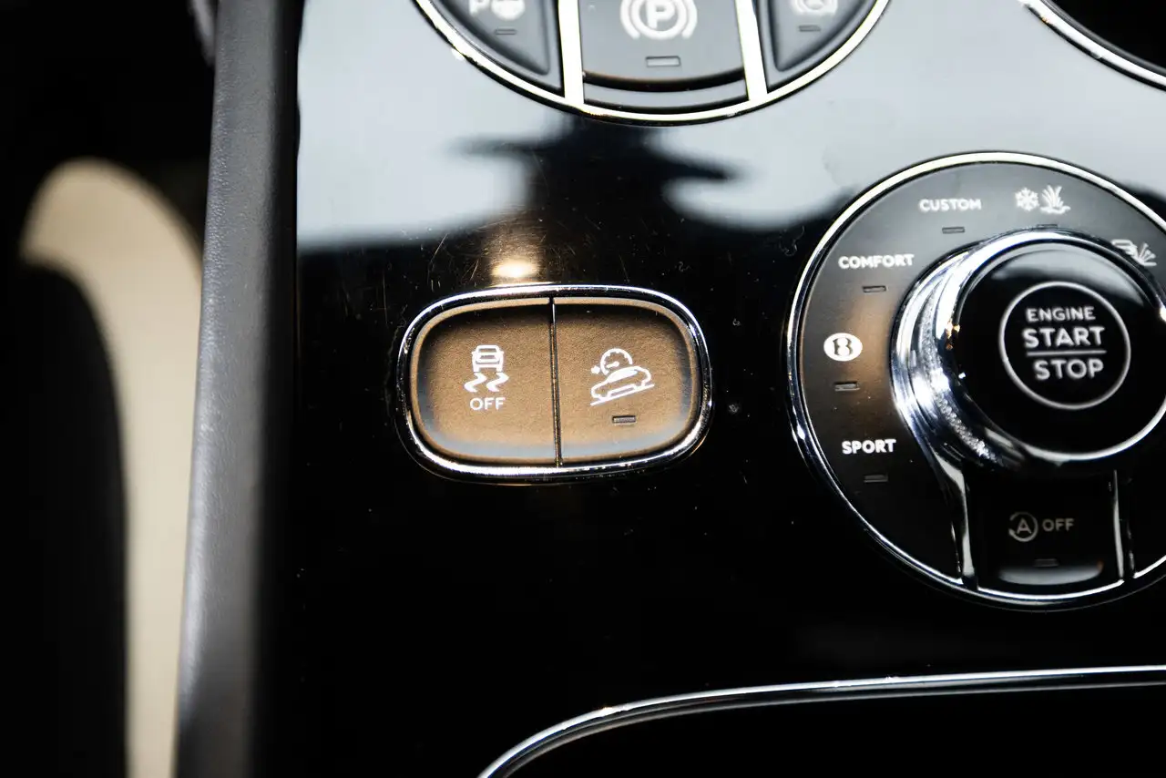 Bentley Bentayga снимка Bentley Bentayga