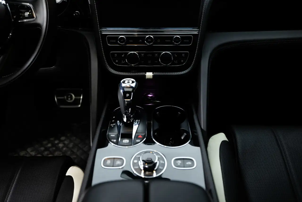 Bentley Bentayga снимка Bentley Bentayga