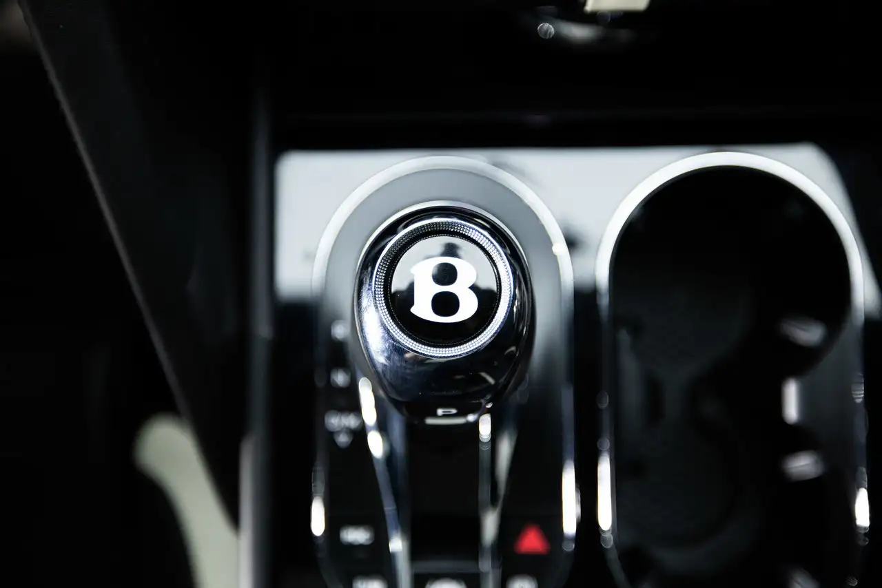 Bentley Bentayga снимка Bentley Bentayga