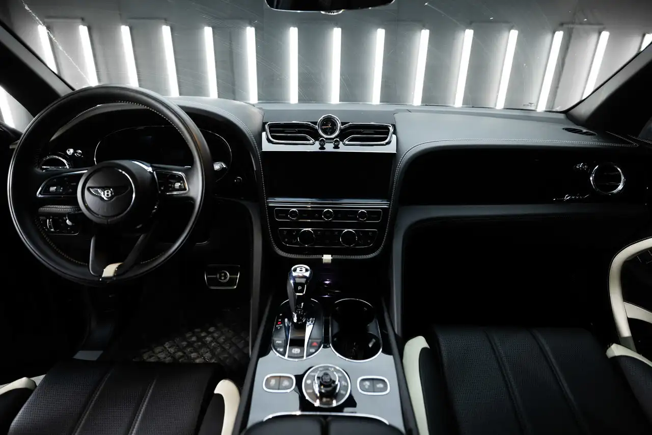 Bentley Bentayga снимка Bentley Bentayga