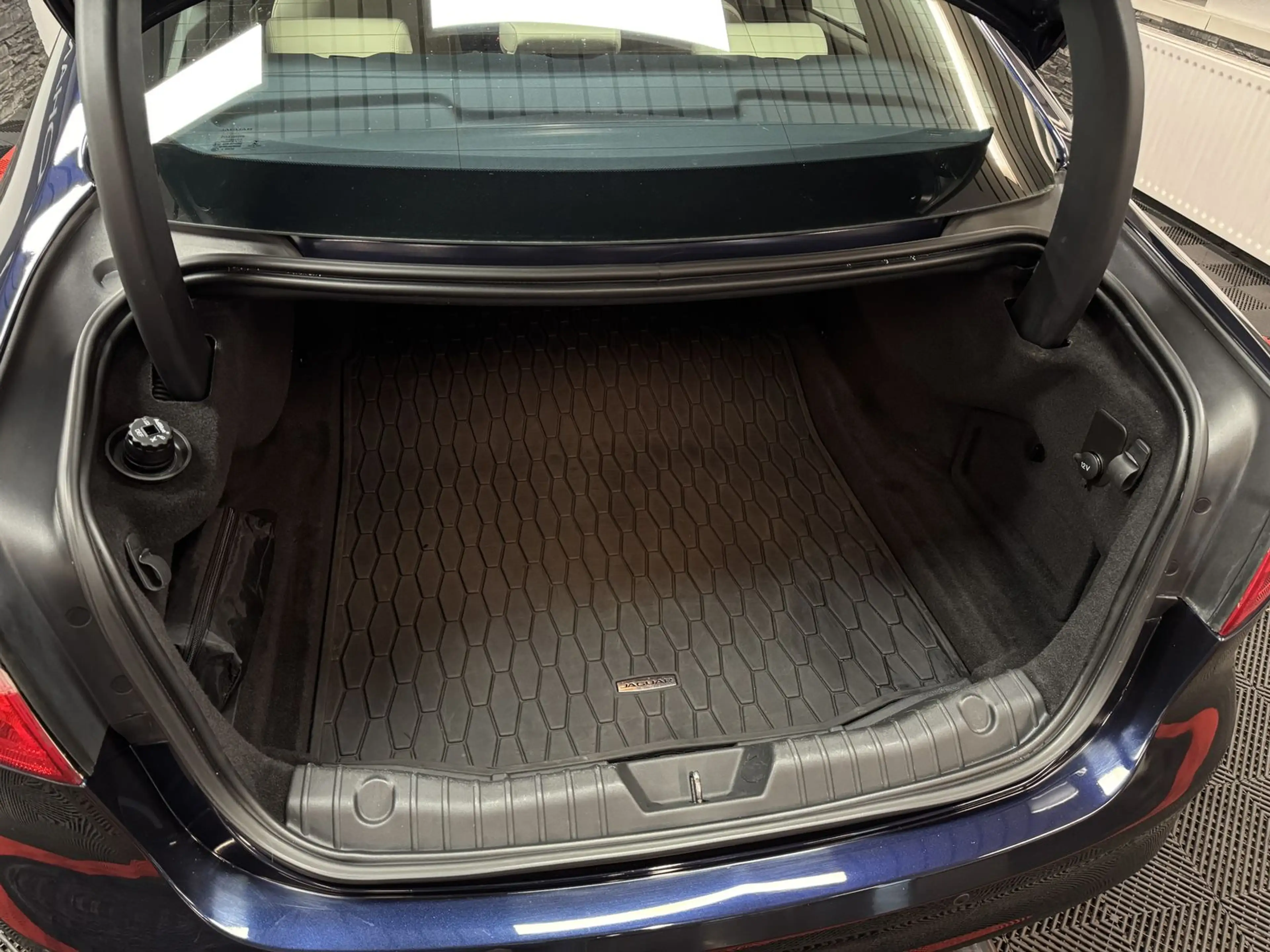 Jaguar XF Portfolio — photo 15