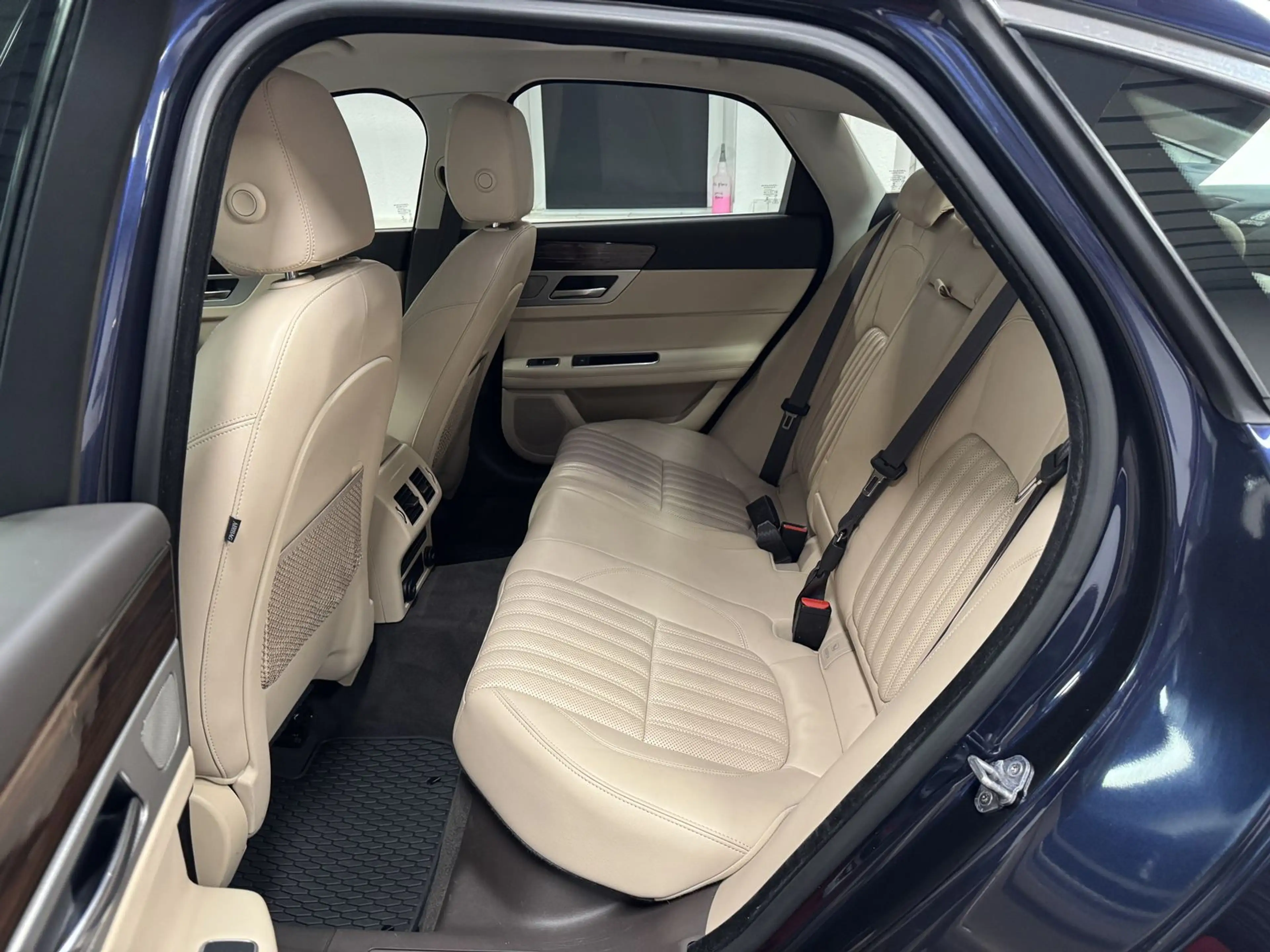 Jaguar XF Portfolio — photo 13