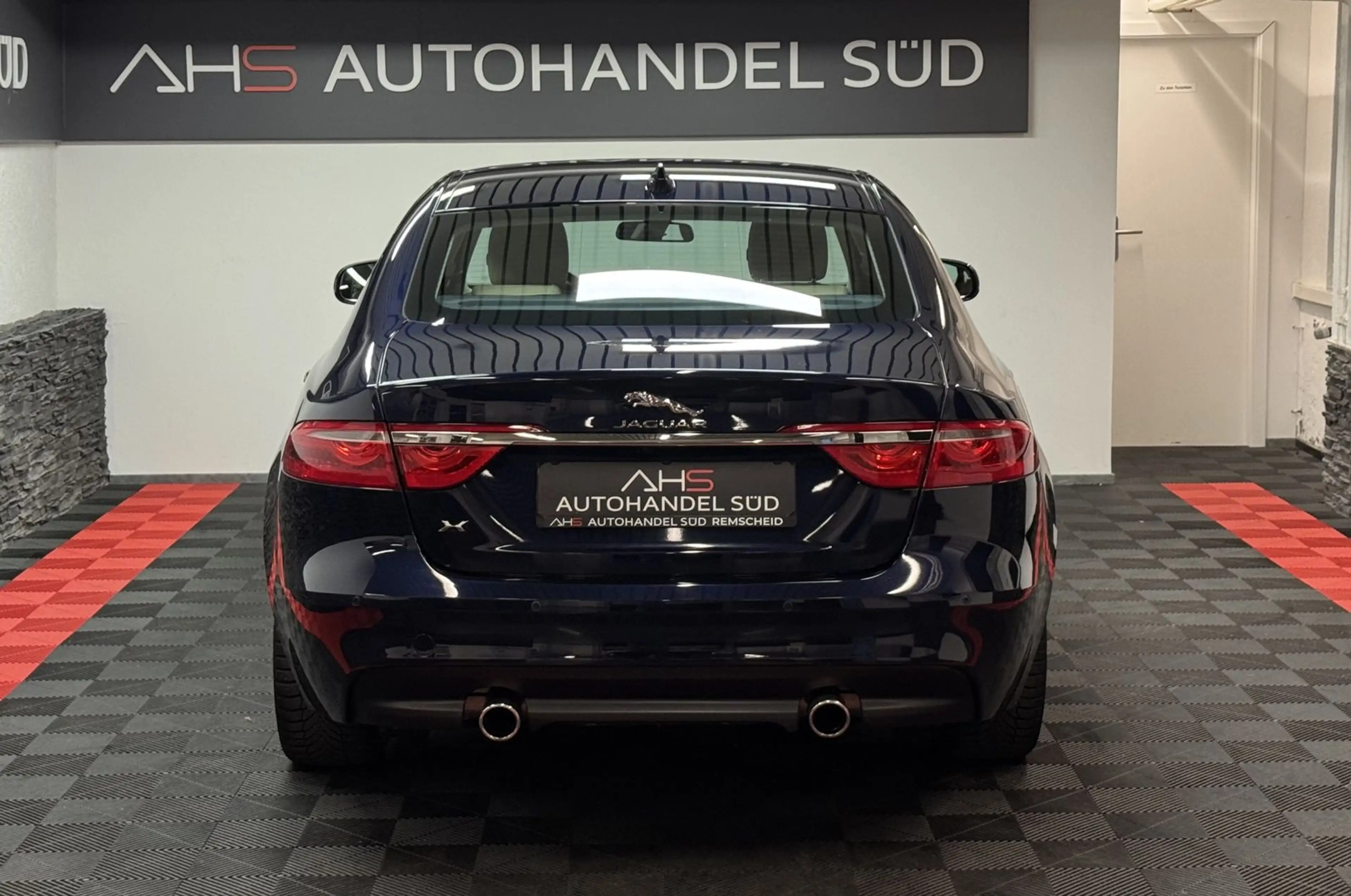 Jaguar XF Portfolio — photo 6