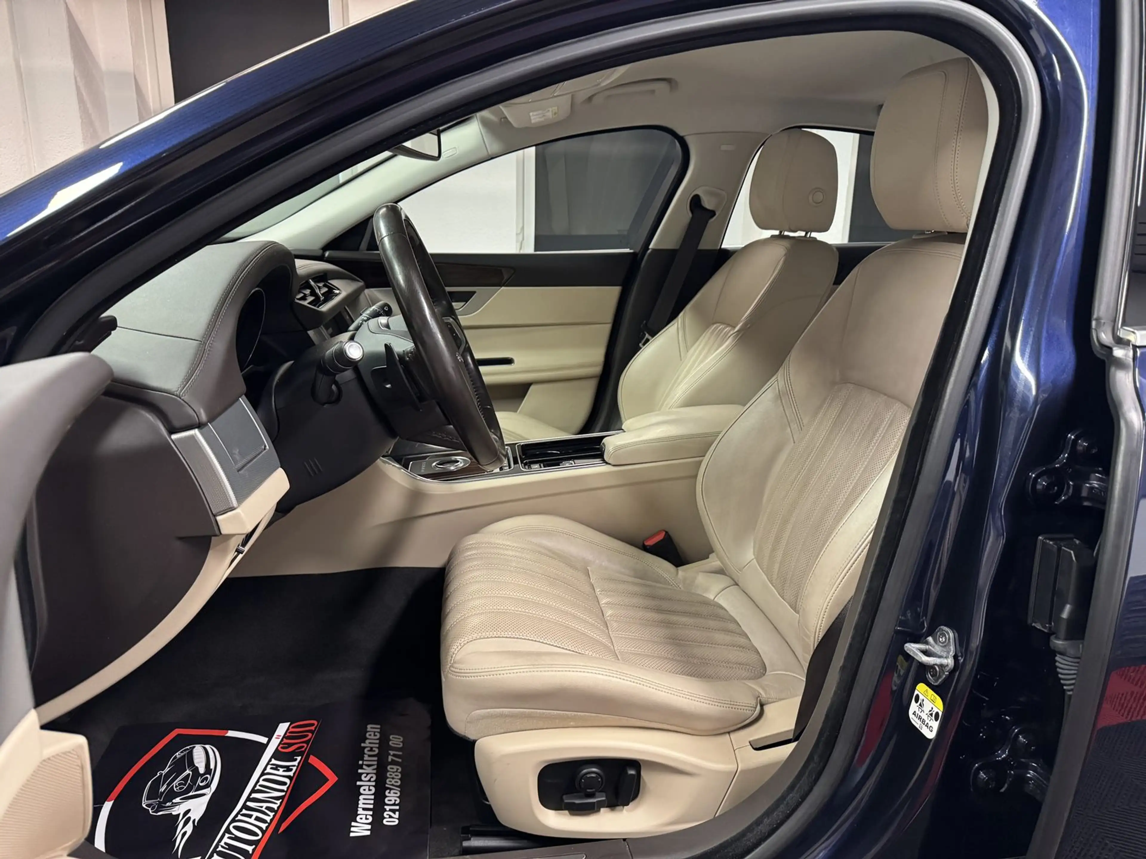 Jaguar XF Portfolio — photo 10
