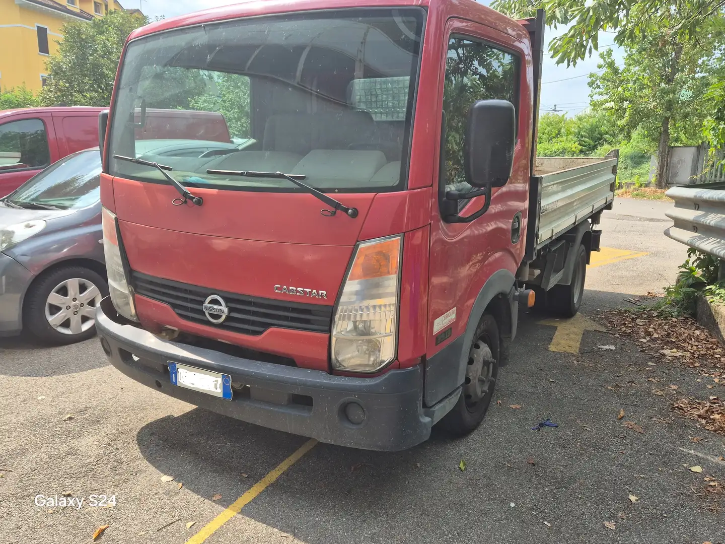Nissan Cabstar Červená - 1