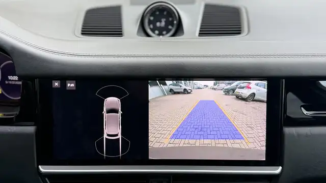 Porsche Cayenne view 23