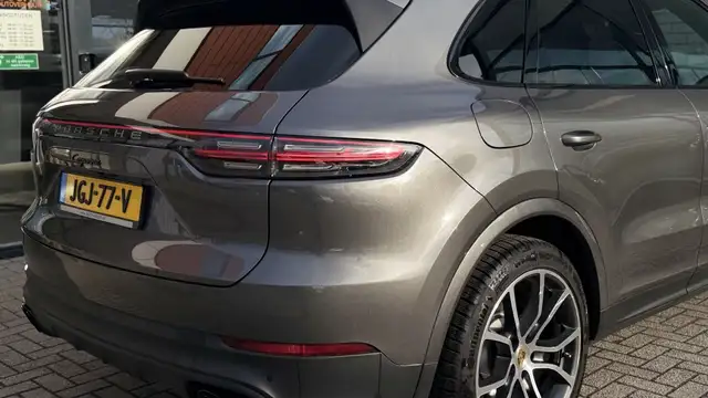 Porsche Cayenne view 5