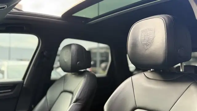 Porsche Cayenne view 10