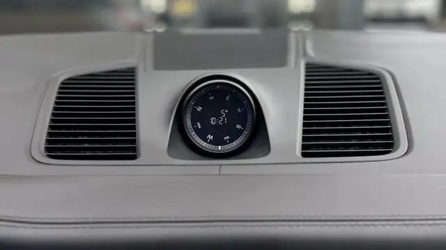 Porsche Cayenne view 27