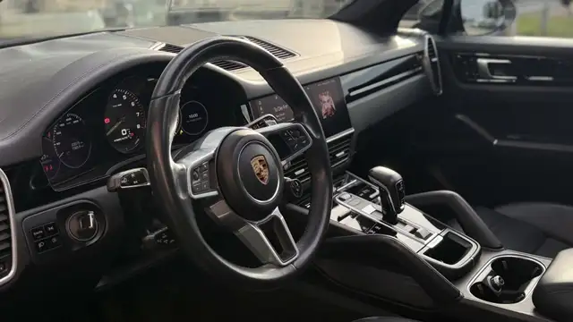 Porsche Cayenne view 11