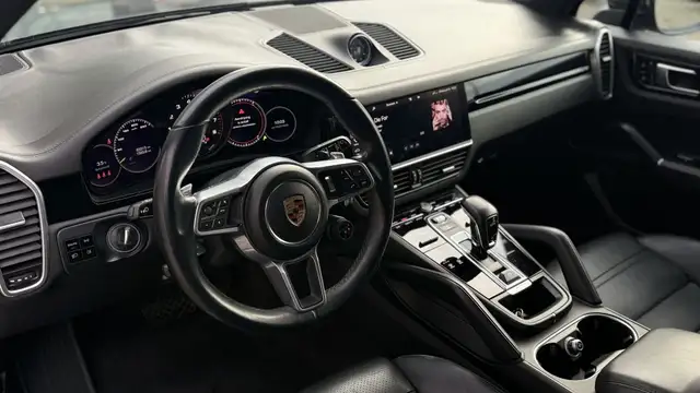 Porsche Cayenne view 12