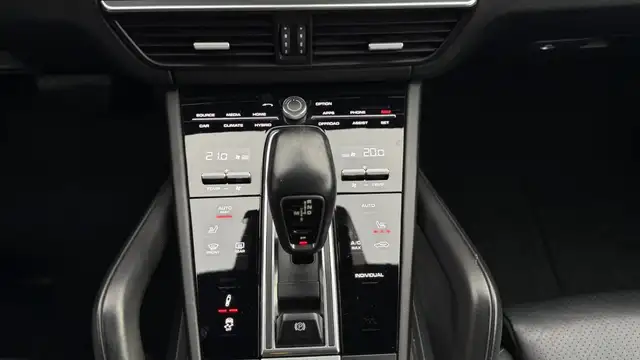 Porsche Cayenne view 29