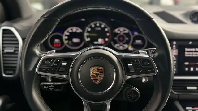 Porsche Cayenne view 16