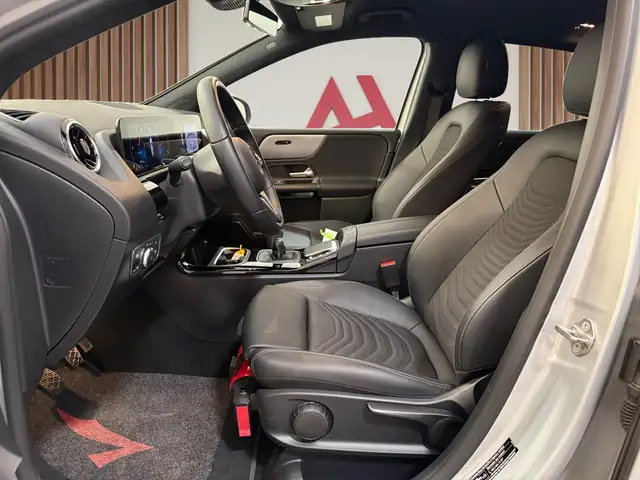 Mercedes-Benz B-Class view 13