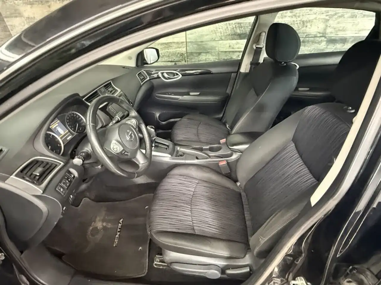 Nissan Sentra снимка Nissan Sentra