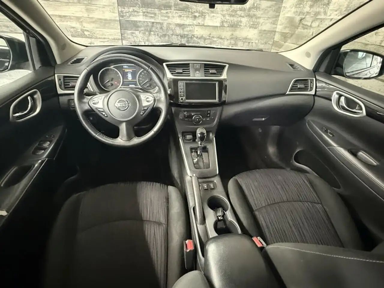 Nissan Sentra снимка Nissan Sentra