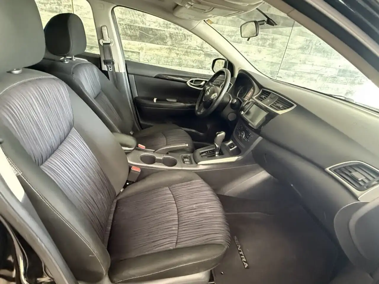 Nissan Sentra снимка Nissan Sentra
