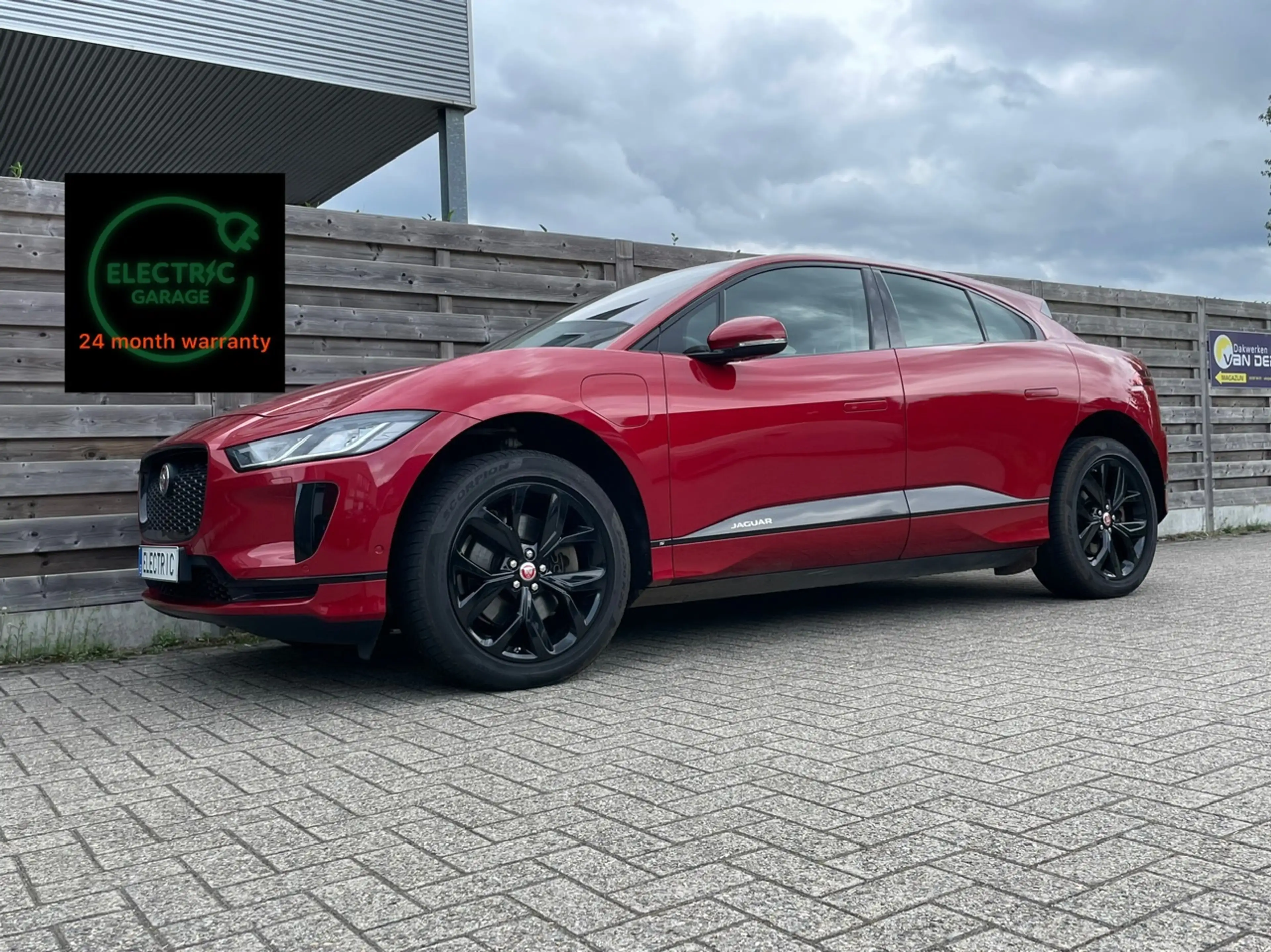 Jaguar I-Pace 90 kWh EV400 BlackPack — photo 11
