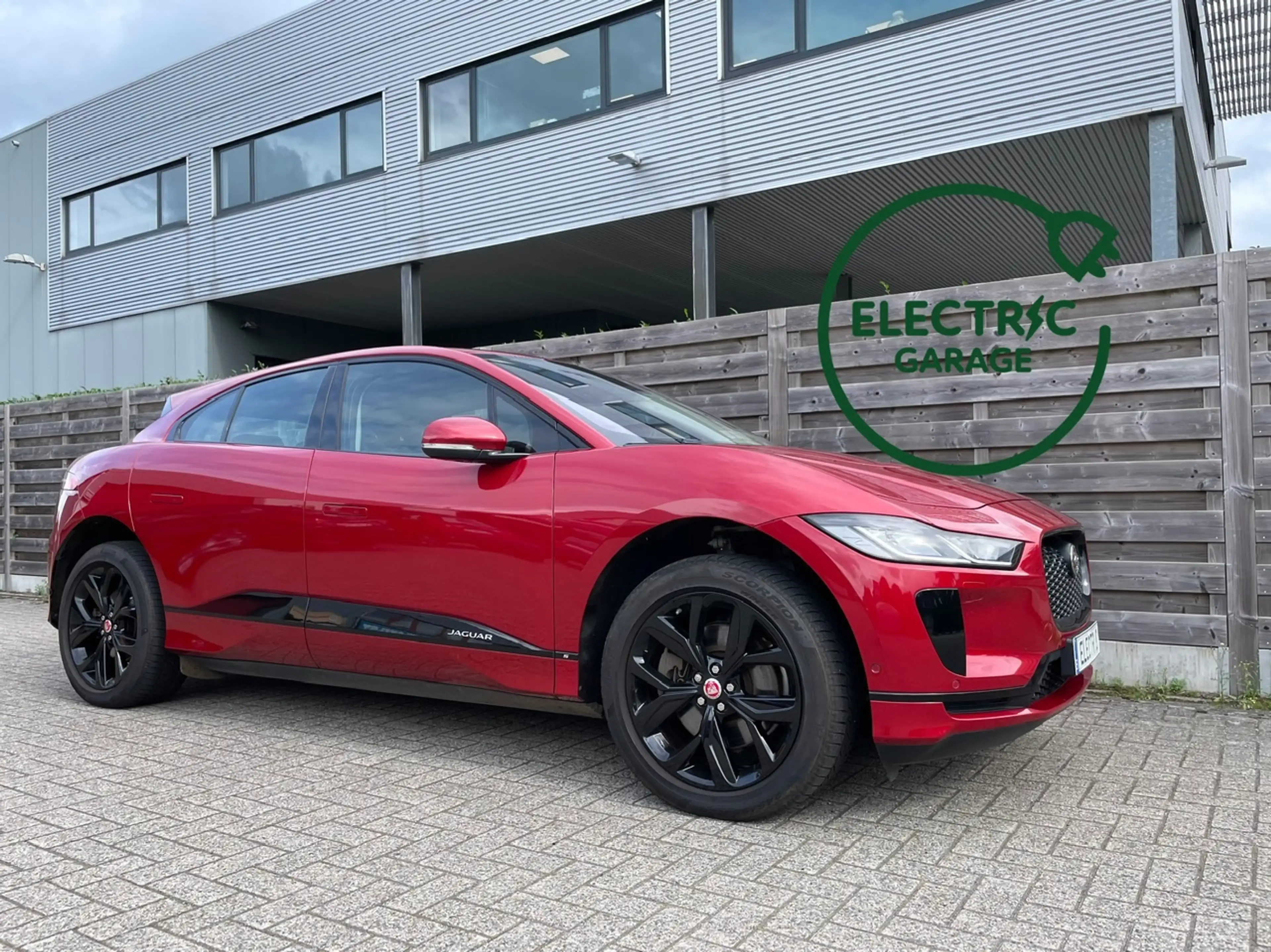 Jaguar I-Pace 90 kWh EV400 BlackPack — photo 9