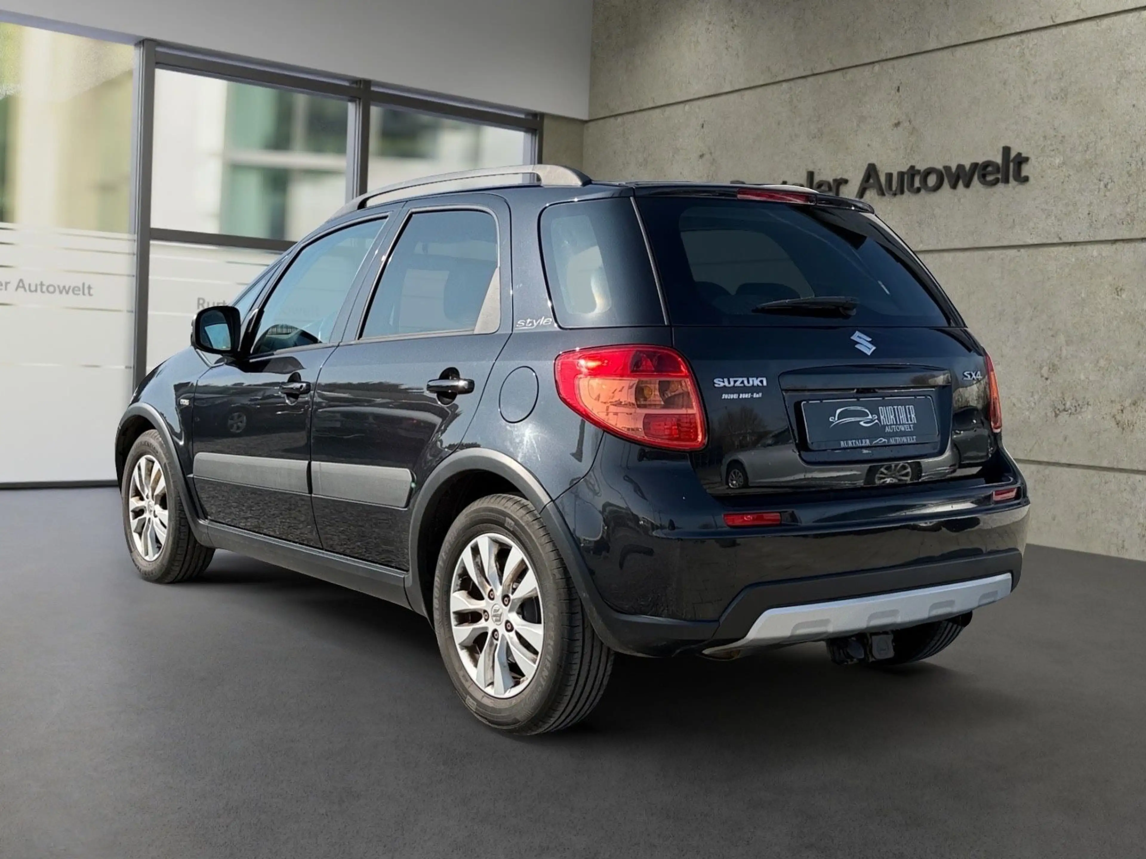 Suzuki SX4 Club *KLIMA*SHZ*AHK*NAVI*TEMP.*BLUET.*TÜV* — photo 3