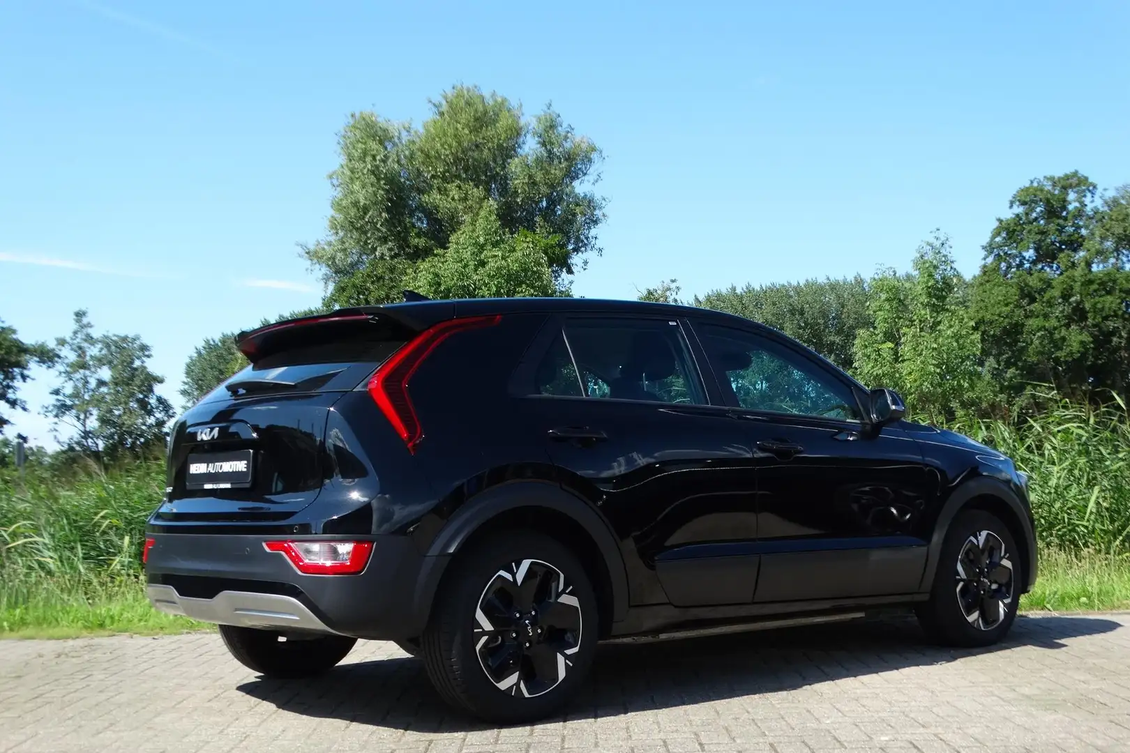 Kia Niro Light Edition 64.8 kWh | Navigatie | Adapt. Cruise Zwart - 2