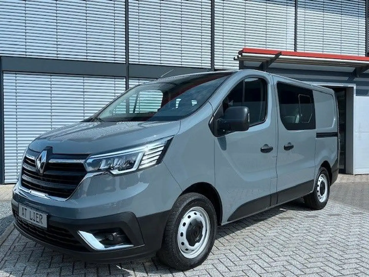 Renault Trafic DoKa Komfort L1H1 dC Automatik Facelift Grigio - 1