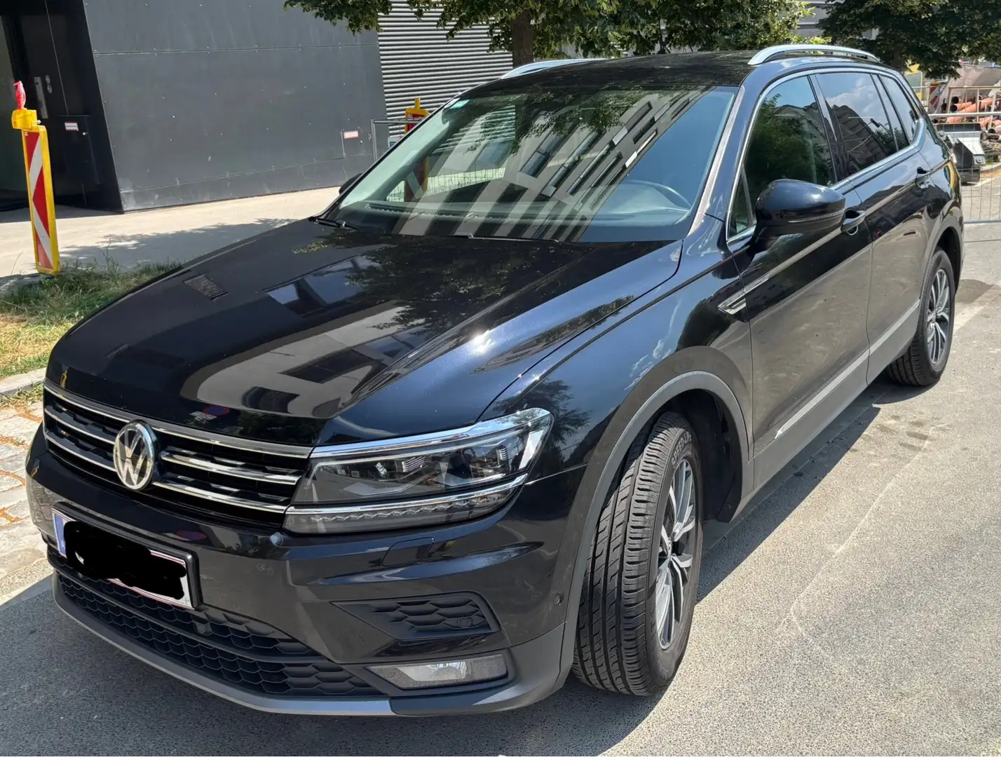 Volkswagen Tiguan Allspace Tiguan 1,4 TSI Allspace Comfortline DSG Schwarz - 1