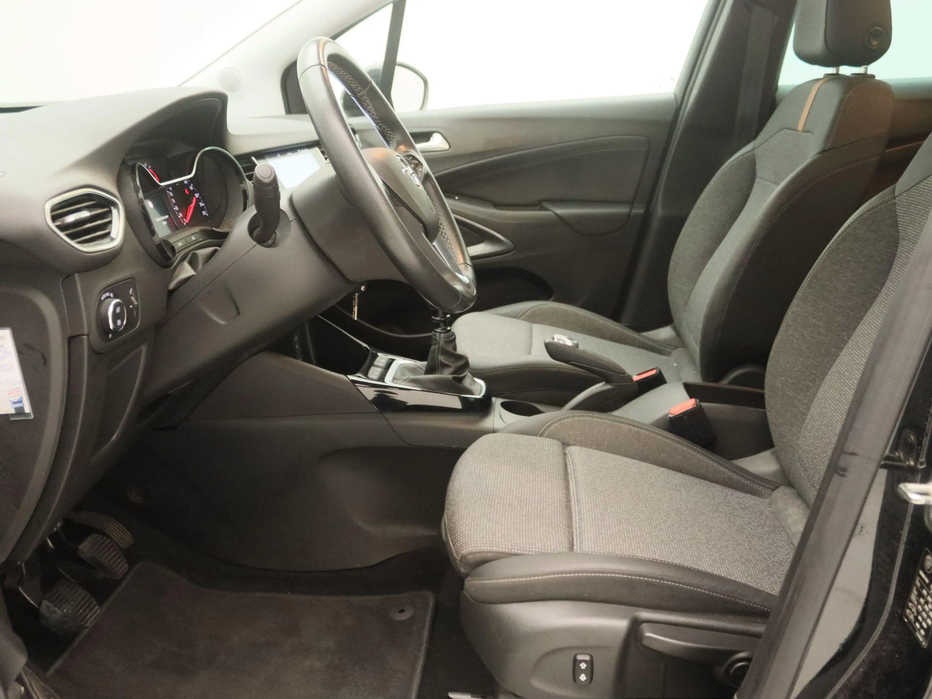 Opel Crossland 1.2 Turbo Elegance — photo 11