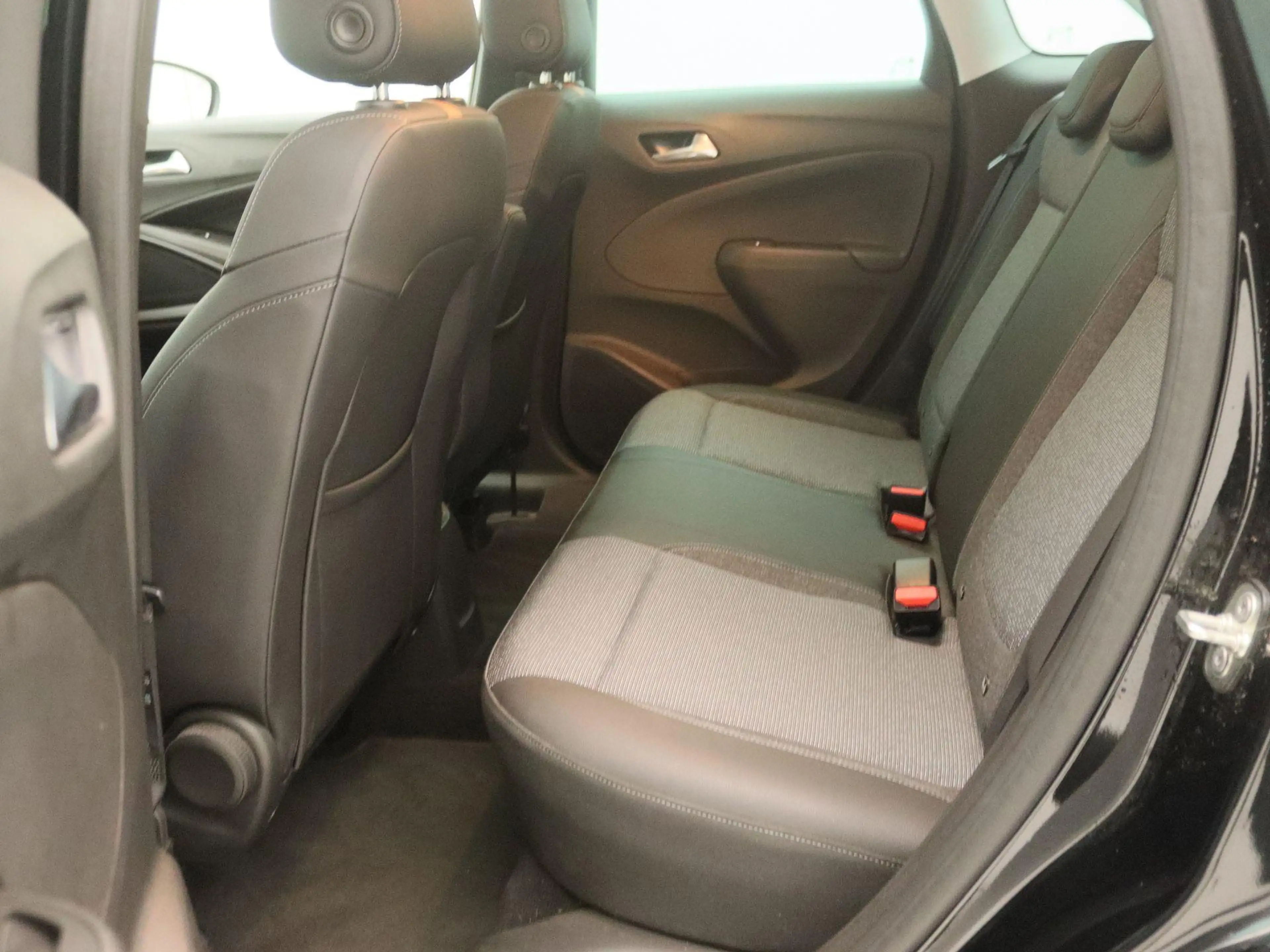 Opel Crossland 1.2 Turbo Elegance — photo 12