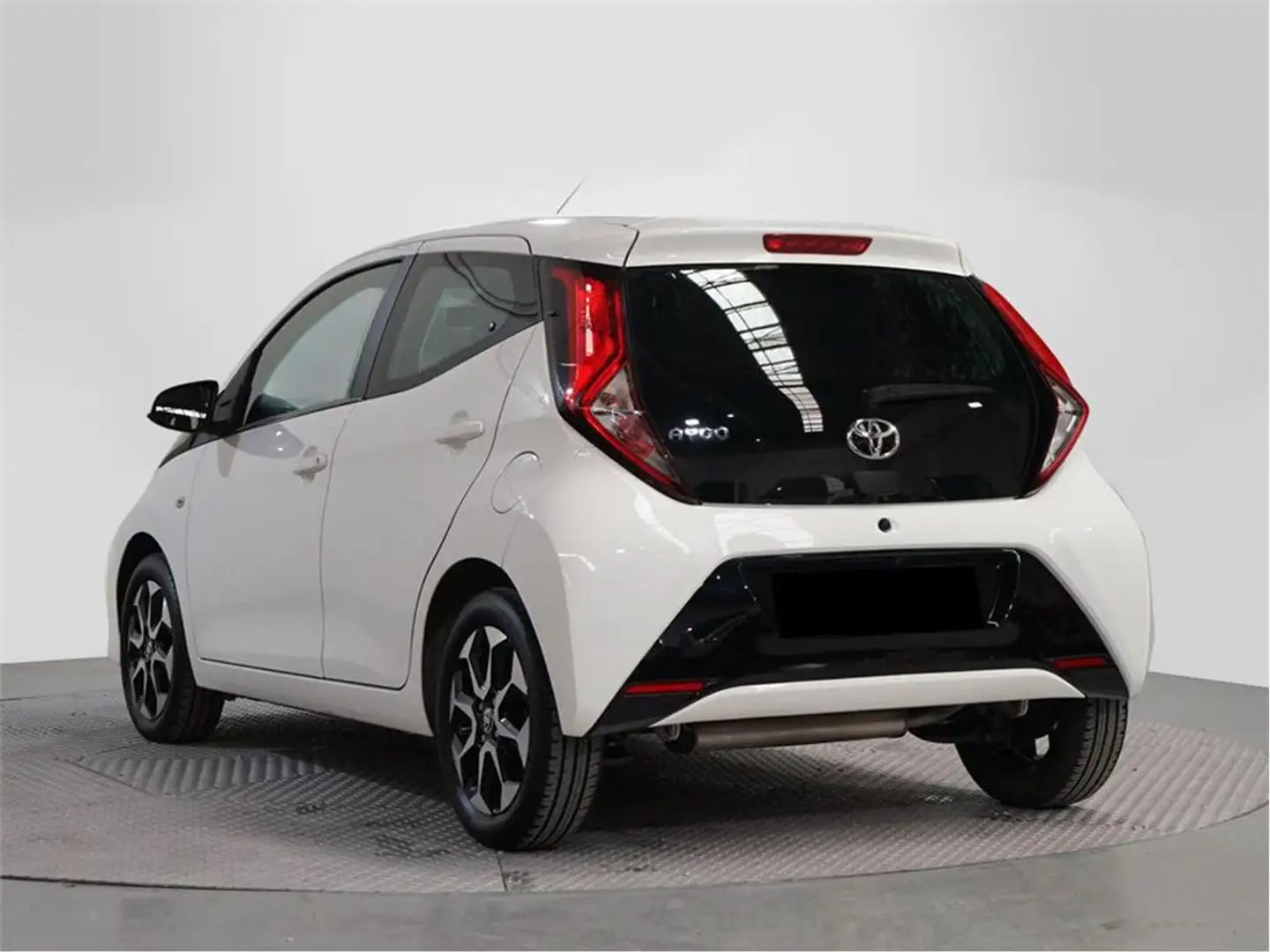 Toyota Aygo 70 x-play - 2