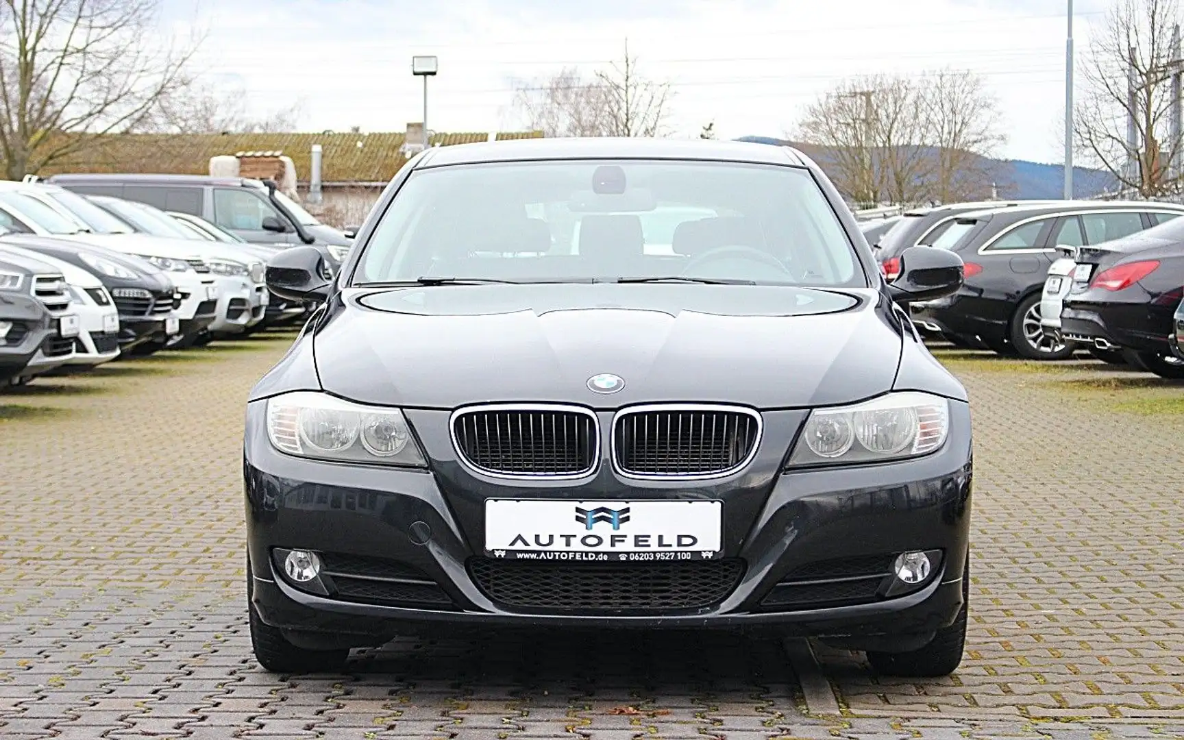 BMW 320 d Touring/AUTOMATIK/LEDER/SHZ/PDC/TEMP/KLIMA/ Schwarz - 2