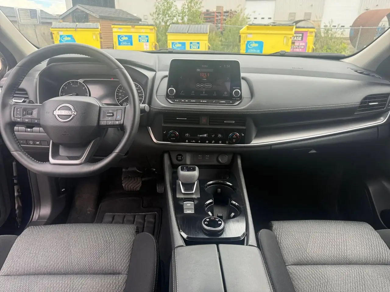 Nissan Rogue снимка Nissan Rogue