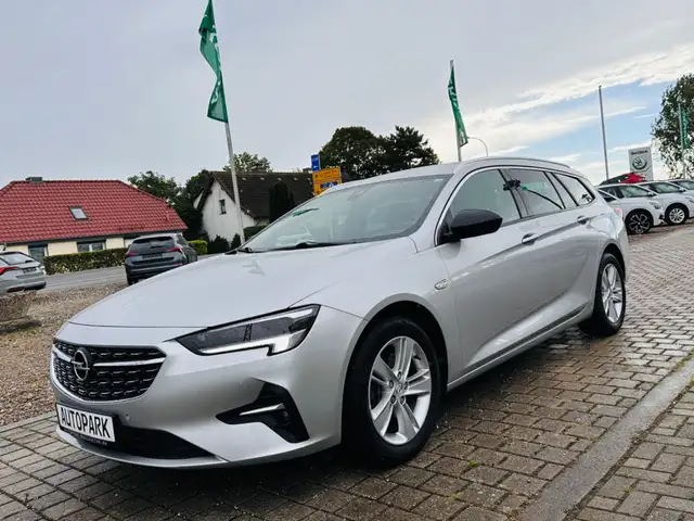 Opel Insignia view 3