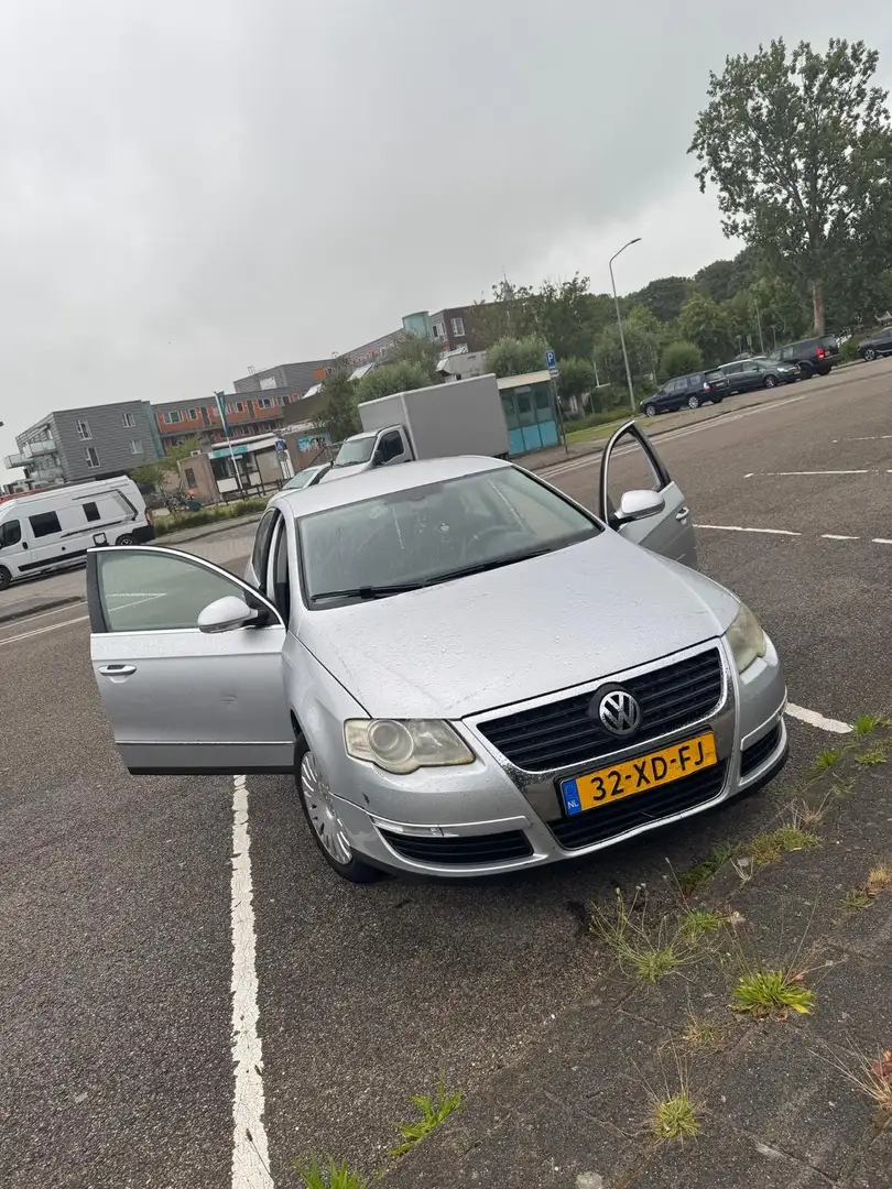 Volkswagen Passat 2.0 FSI Automatik Comfortline - 1