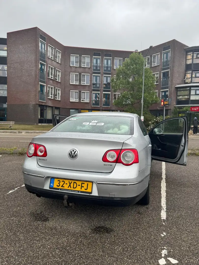 Volkswagen Passat 2.0 FSI Automatik Comfortline - 2