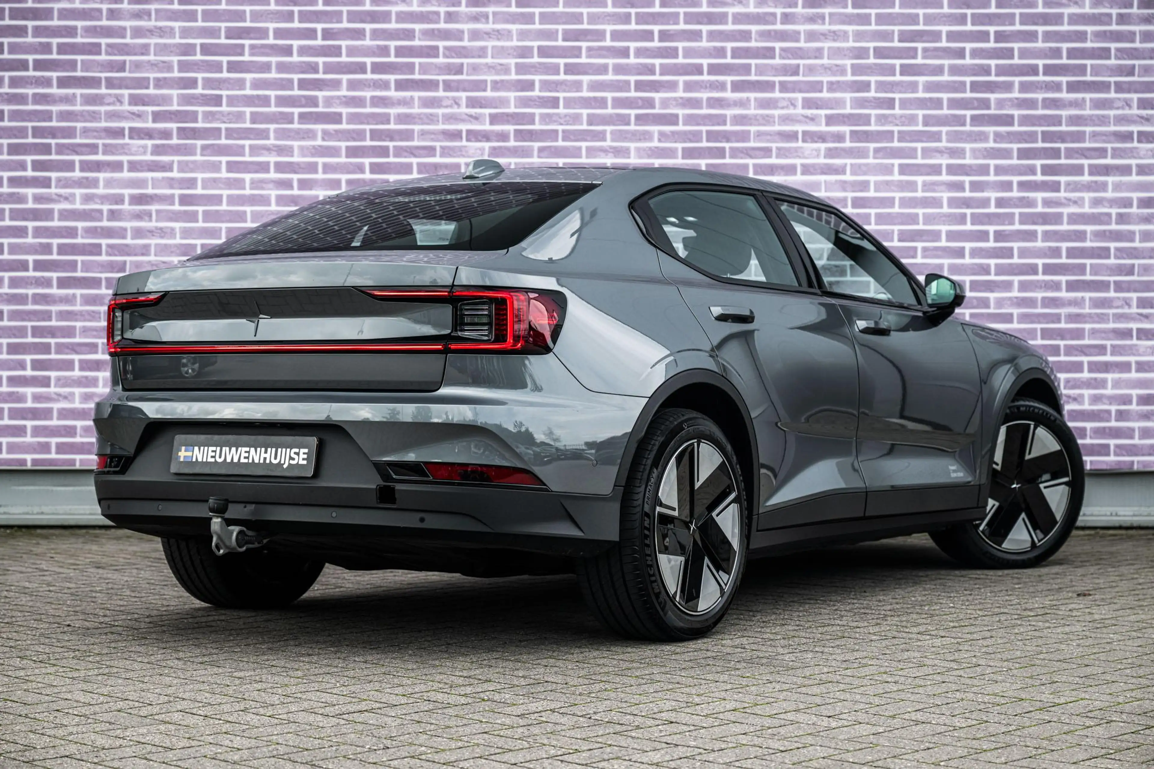 Polestar 2 Long Range Single Motor Plus 82 kWh — photo 2