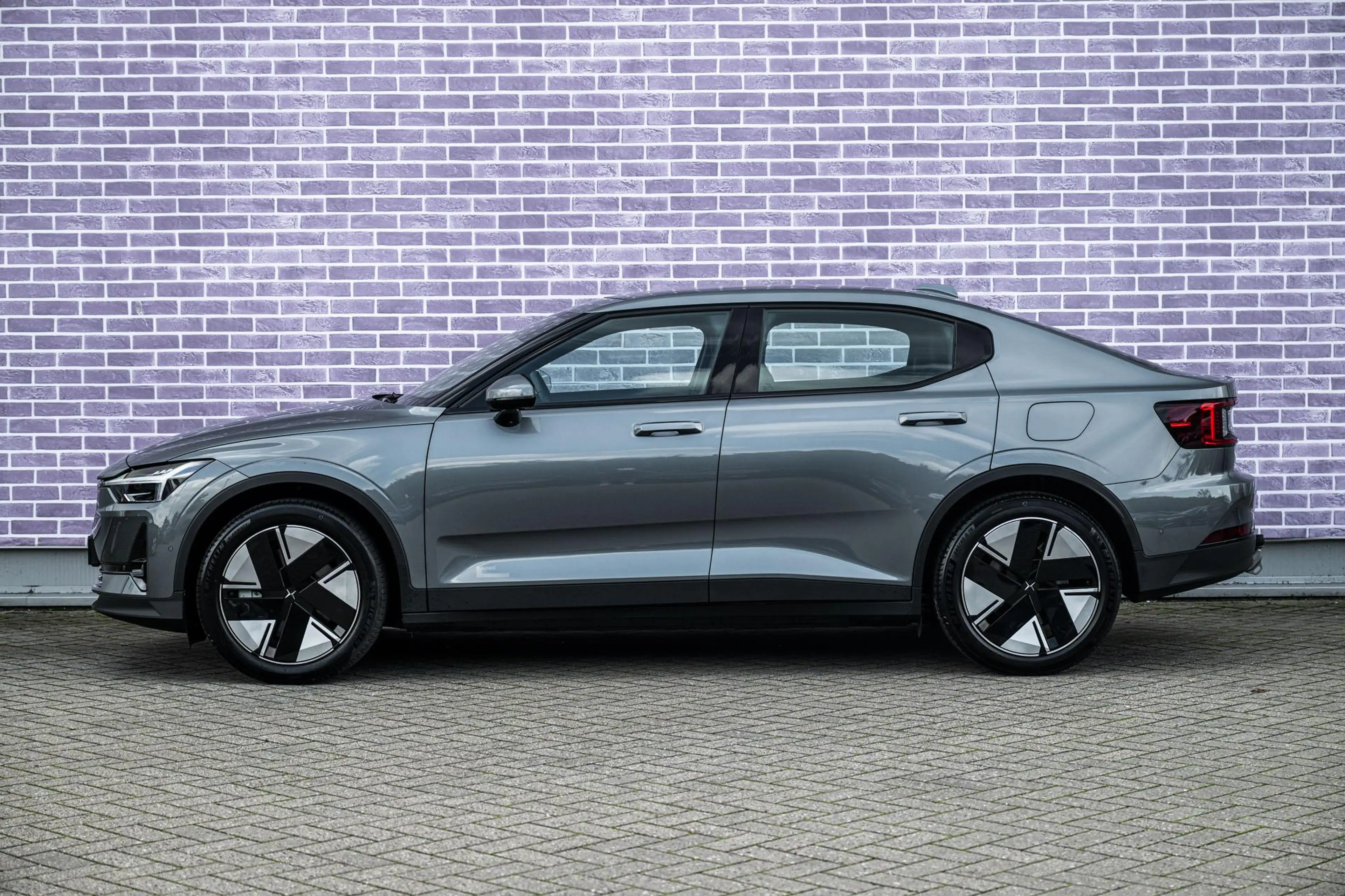 Polestar 2 Long Range Single Motor Plus 82 kWh — photo 4