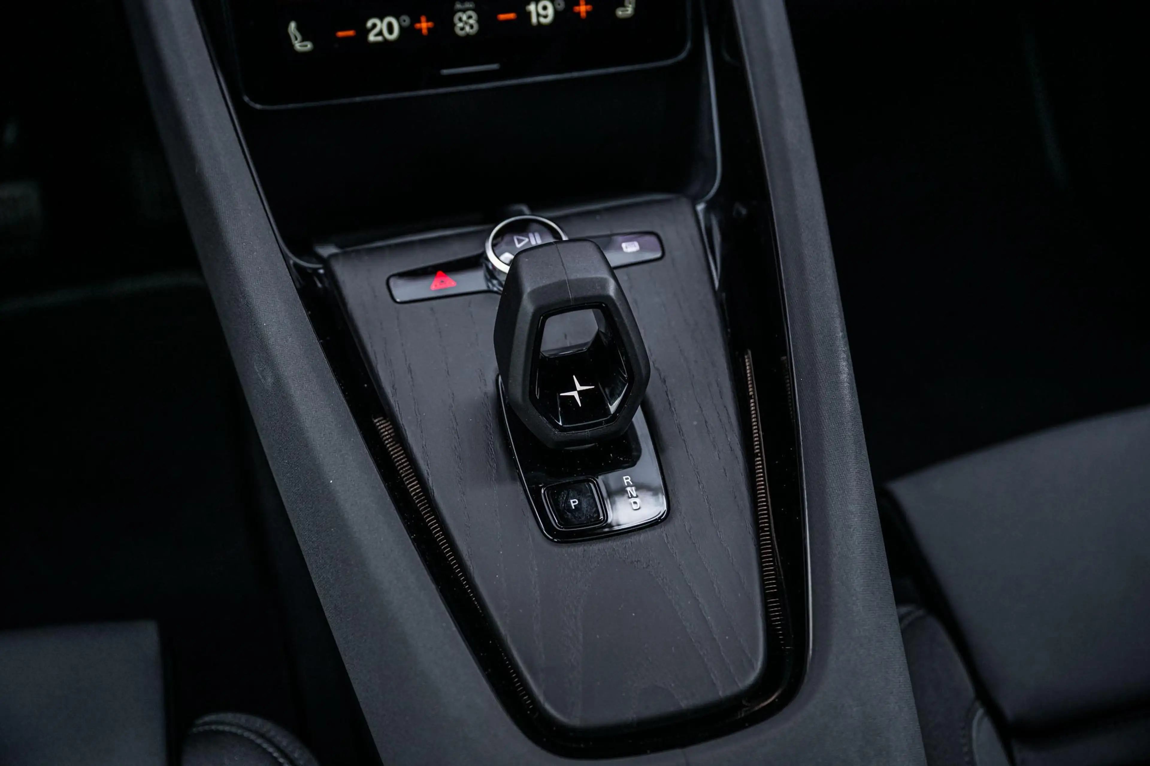 Polestar 2 Long Range Single Motor Plus 82 kWh — photo 14