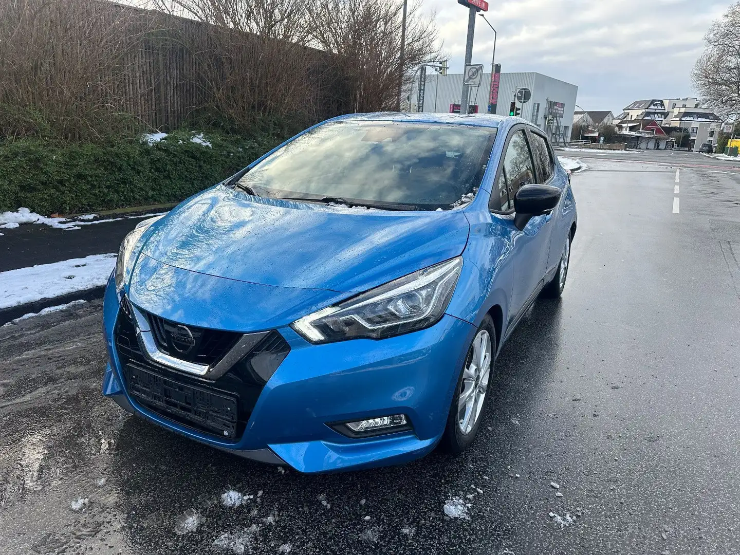 Nissan Micra Tekna Blau - 2