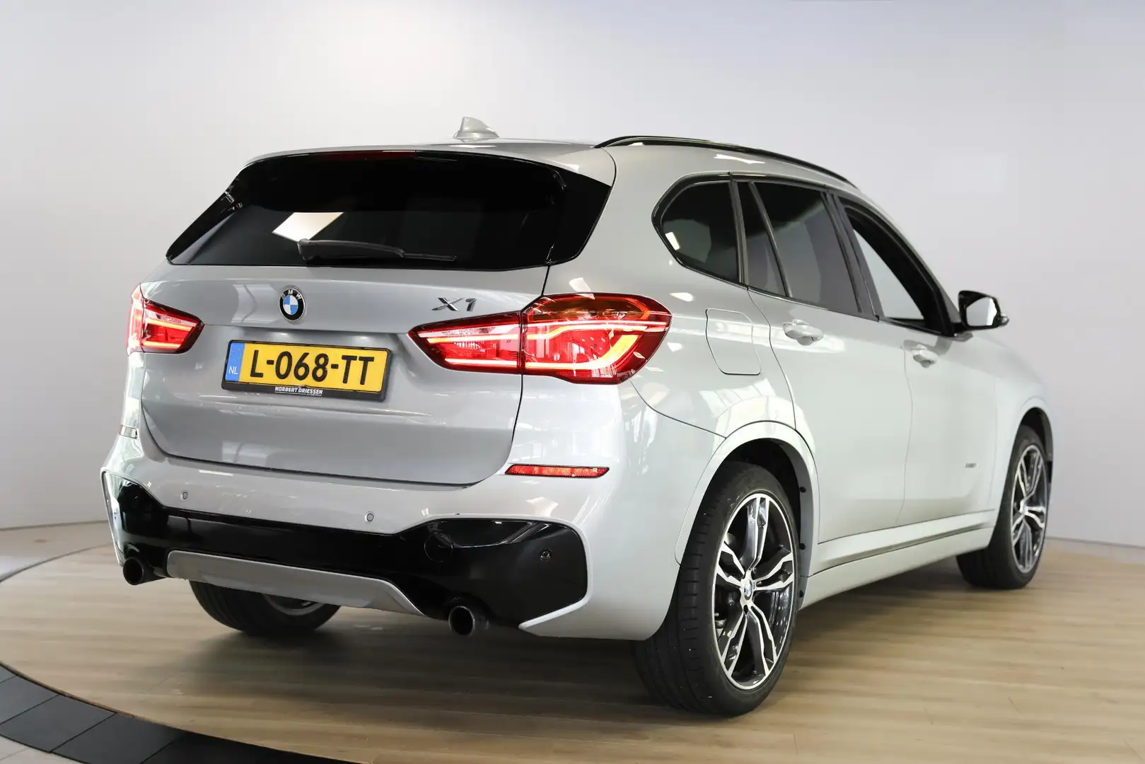 BMW X1 xDrive20i High Executive | M-Sport | Cruise | PDC Gris - 2