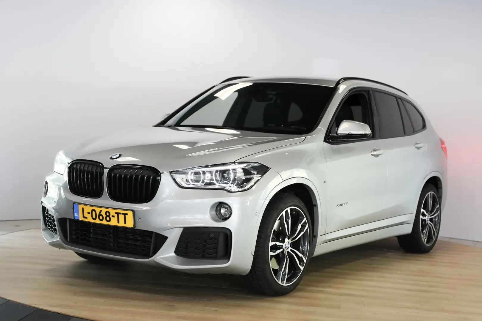 BMW X1 xDrive20i High Executive | M-Sport | Cruise | PDC Gris - 1