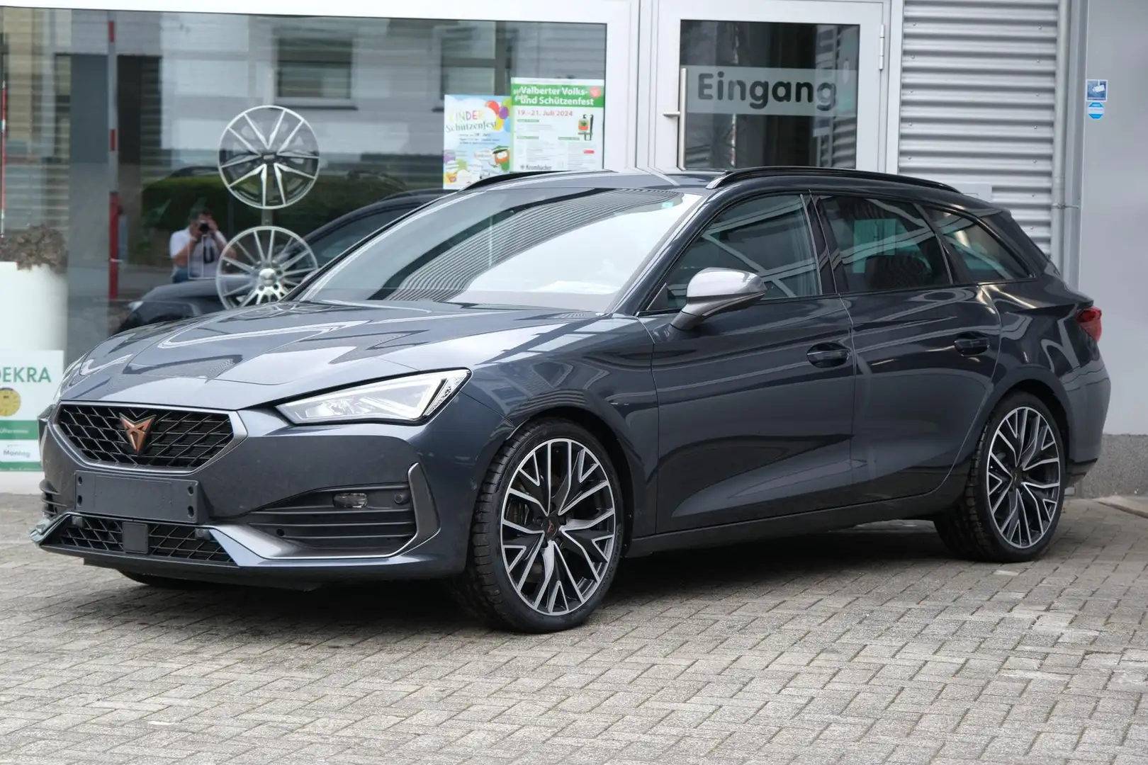 CUPRA Leon Sportstourer 2.0 TSI VZ 4Drive AHK Side-Assist ... Gris - 1