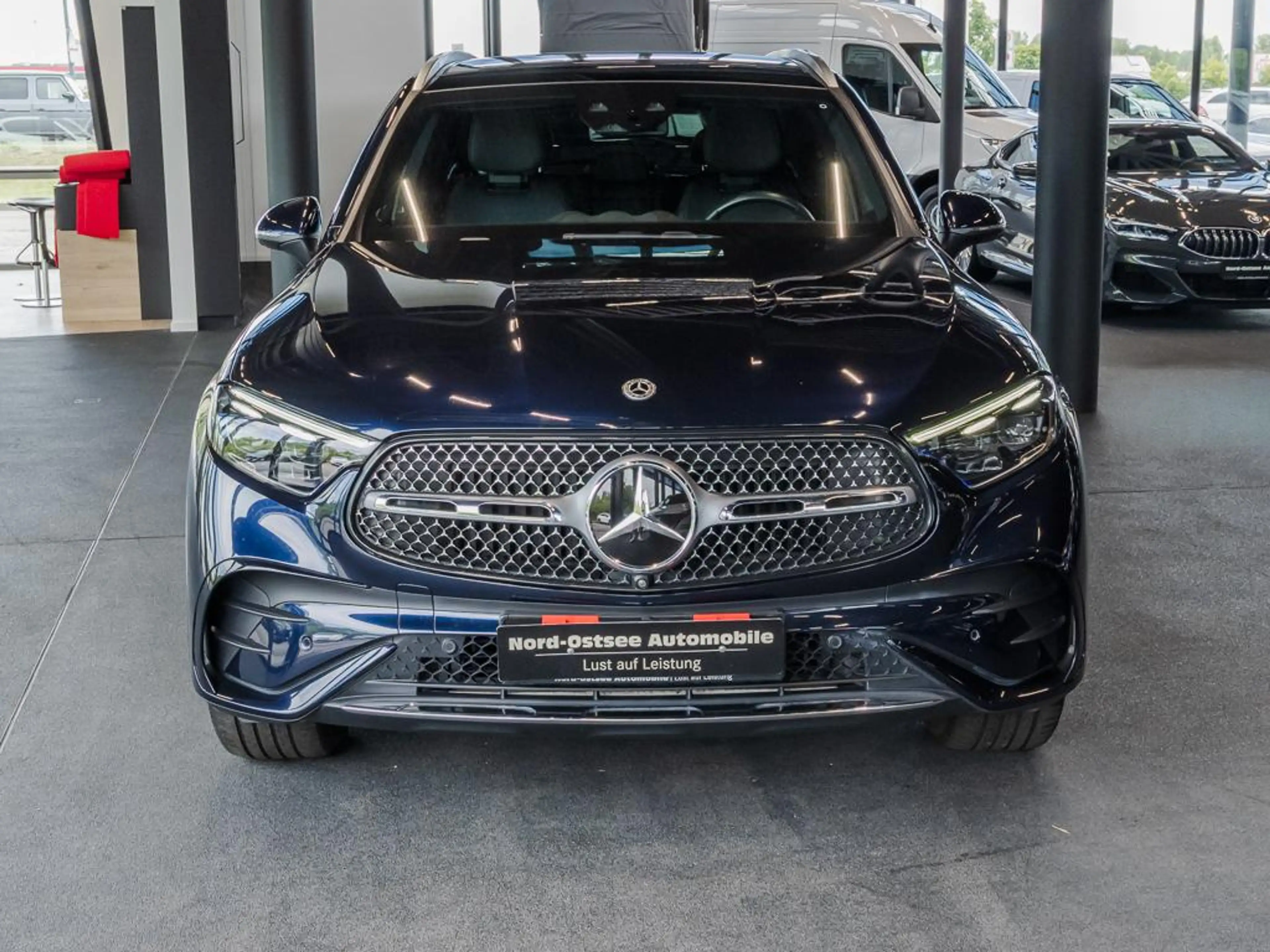 Mercedes-Benz GLC 400 e AMG+ 4M PANO 360 MEMORY BUR NAVI DISTR — photo 4